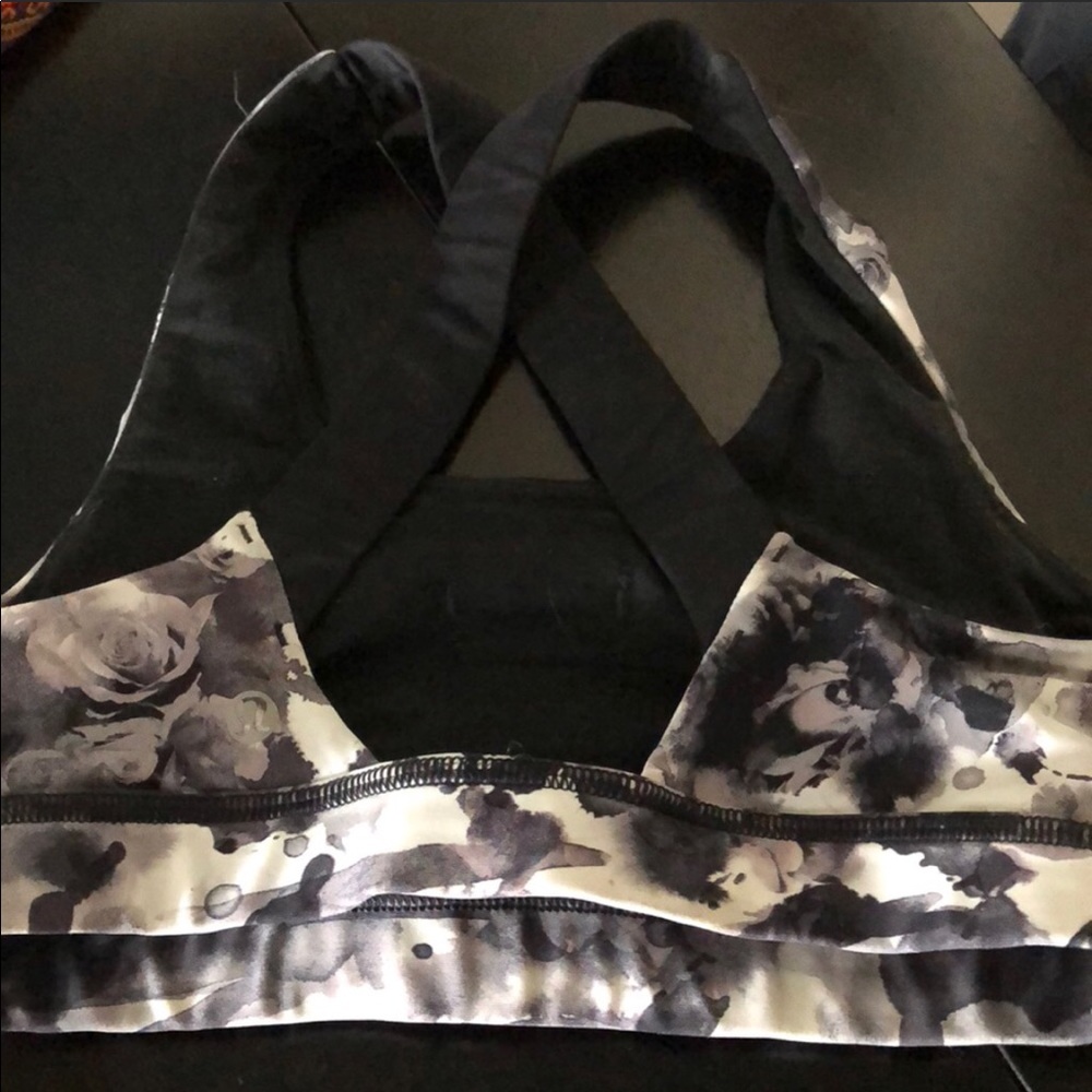 Reposhing Lululemon sz 2 sports bra